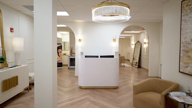 foil・Aesthetic Consultation Embodying a futuristic aesthetic intertwined with cutting